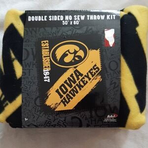 University of Iowa No-Sew Blanket Kit NWT 50"x60"
